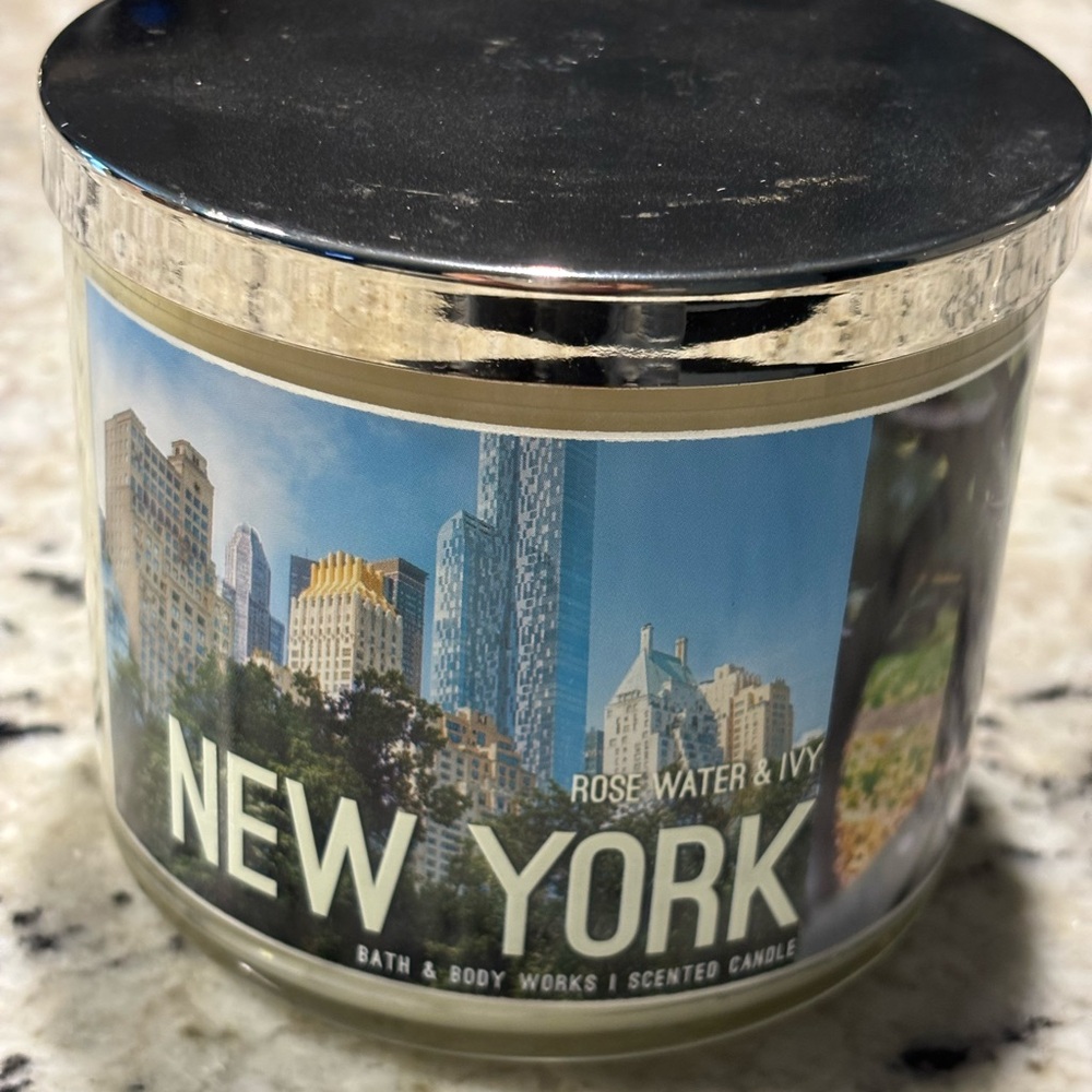 Bath & Body Works New York Candle - Cream